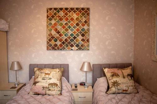 Hostal The Cherry Tree Guest House