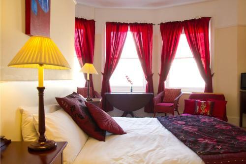 Hostal The Guesthouse East