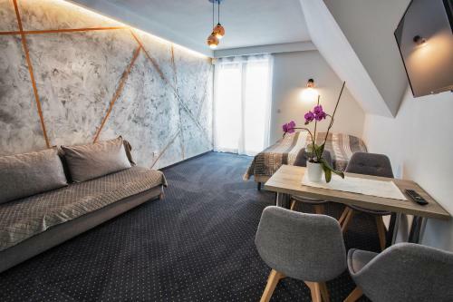 Hostal Tojemoje