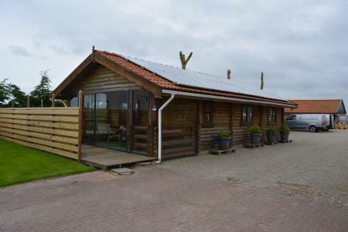 Finse Woning Op Camping De Tulpenweide