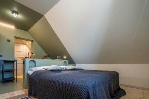 B2 Apartments