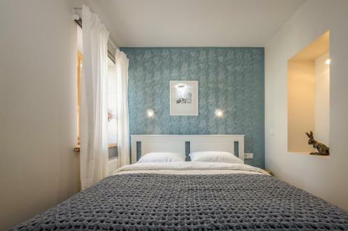 B2 Apartments