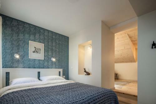 B2 Apartments