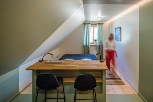 B2 Apartments