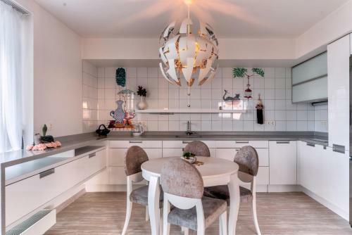 Apartment Near Center