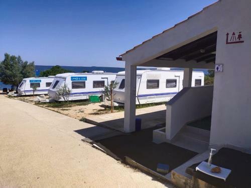 Karavan Vybaven� P?�mo U Pl�?e