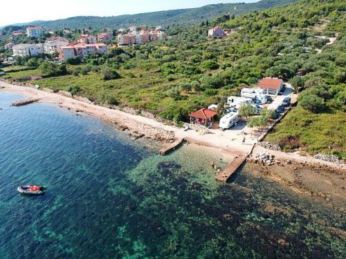 Karavan Vybaven� P?�mo U Pl�?e