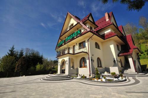 Bed & Breakfast Le?ny Dworek