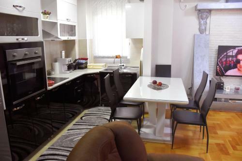R Apartment
