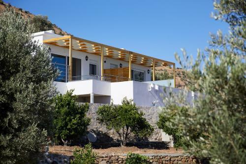 Villa Vrachos Luxury Home