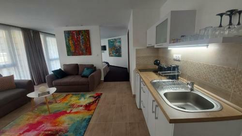 City Center Apartmanh�z