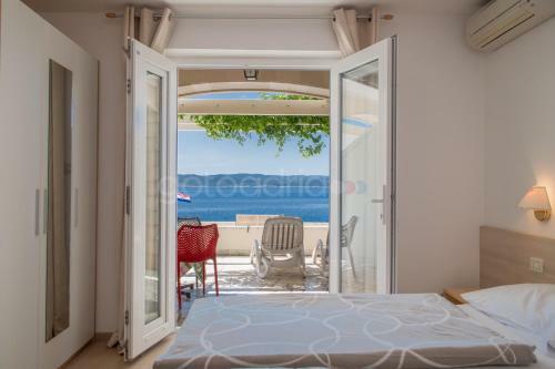Beachfront Brela Apartments Ljubica