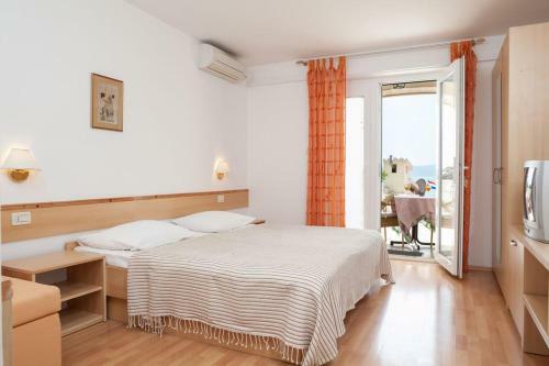 Beachfront Brela Apartments Ljubica