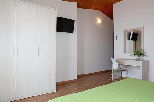 Apartments By The Sea Brela, Makarska - 19205