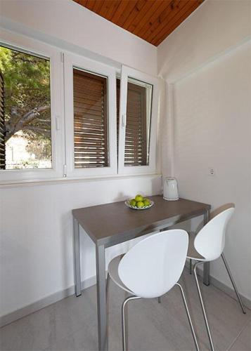 Apartments By The Sea Brela, Makarska - 19205