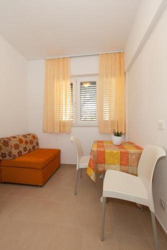 Apartments By The Sea Brela, Makarska - 19205