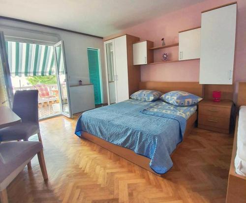 Apartments By The Sea Brela, Makarska - 18356