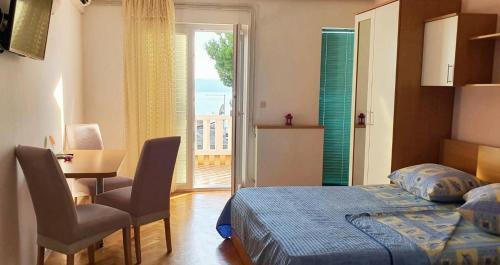 Apartments By The Sea Brela, Makarska - 18356