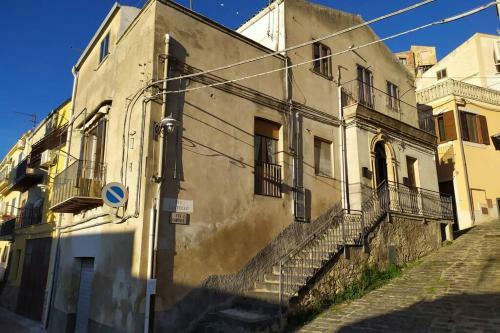 Casa Ad Assoro, Al Centro Della Sicilia