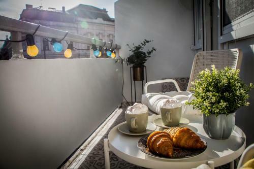Loulou's Central Apartment With Cosy Balcony