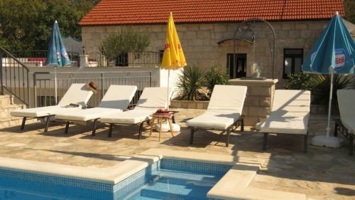 Dvori Stipanovi With Heated Pool