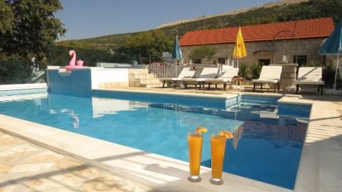 Dvori Stipanovi With Heated Pool