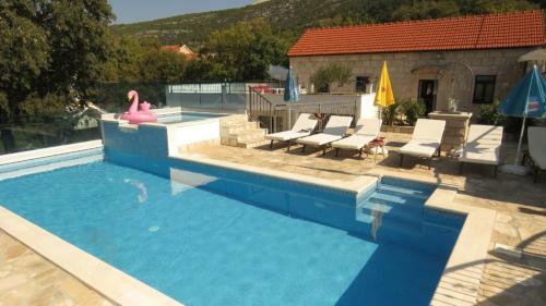 Dvori Stipanovi With Heated Pool