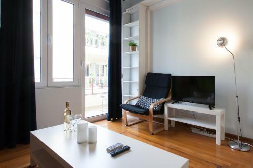Stylish 2bdrm Apartment In Plaka With Acropolis View