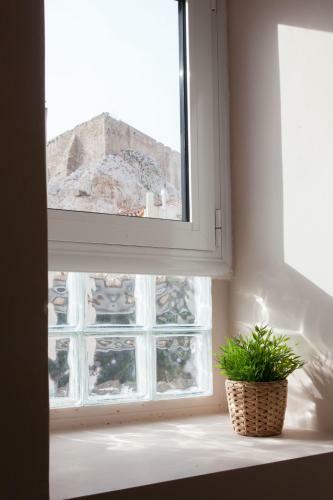 Stylish 2bdrm Apartment In Plaka With Acropolis View
