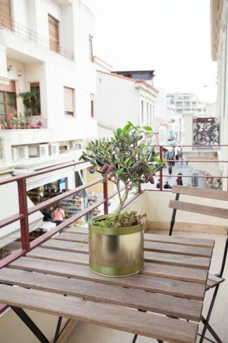 Stylish 2bdrm Apartment In Plaka With Acropolis View