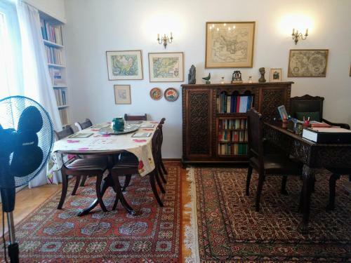 Vintage Apartment