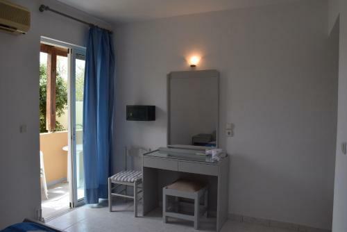 Manos Beachside Apartments