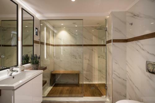 Sun Ray Luxury Apartments