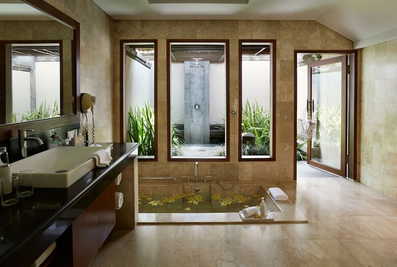 Hotel Kamandalu Resort & Spa
