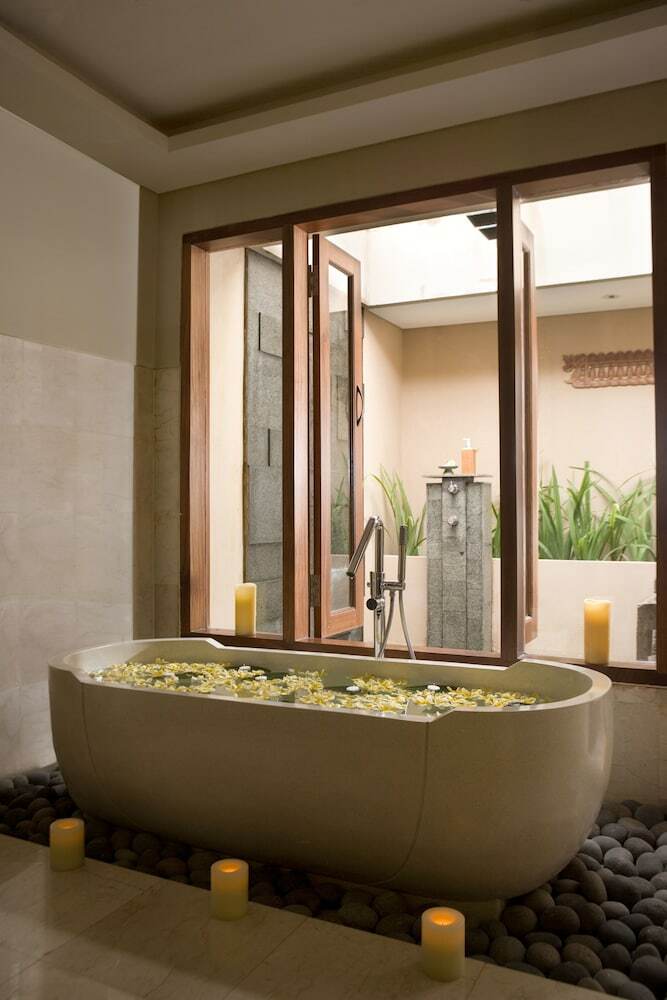 Hotel Kamandalu Resort & Spa