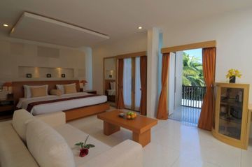 Hotel The Oasis Beach Benoa Bali