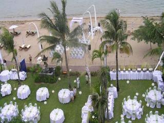 Hotel The Oasis Beach Benoa Bali