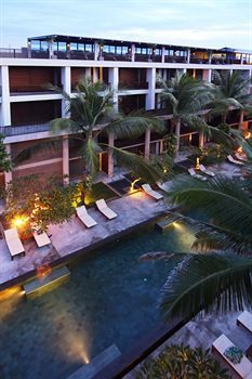 Hotel The Oasis Beach Benoa Bali