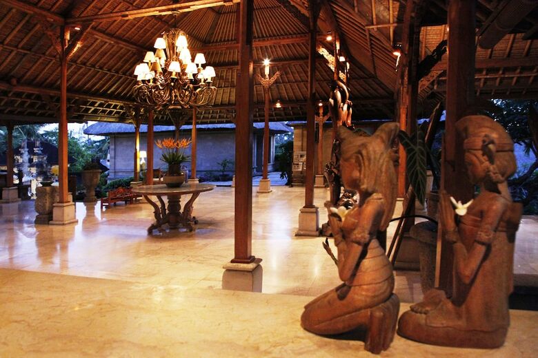 Hotel Puri Bagus Lovina