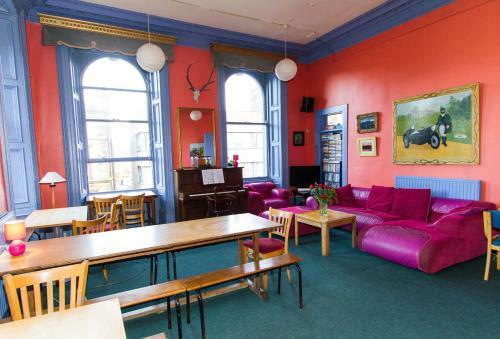 Willy Wallace Hostel Ltd