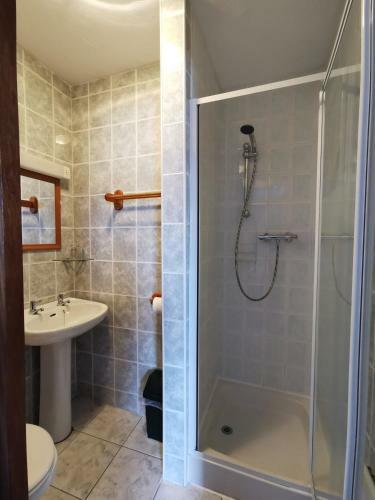 Hostal Whitehouse Guest House