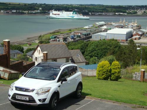Hostal Lakeland Guest House