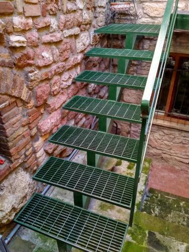 Easy Apartment, Your Entire House!