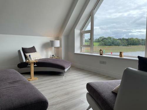 Cootehall Marina Luxury Lakefront Apartment