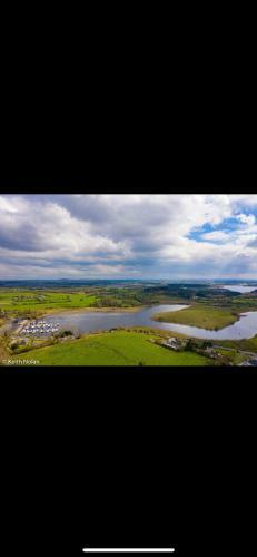 Cootehall Marina Luxury Lakefront Apartment