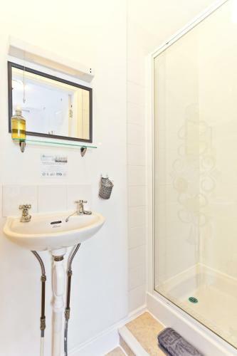 Hostal Lyndhurst Guest House
