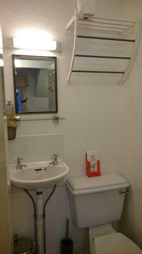 Hostal Lyndhurst Guest House