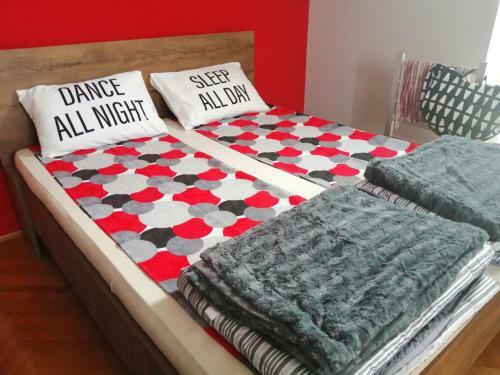 Apartman Red Wall
