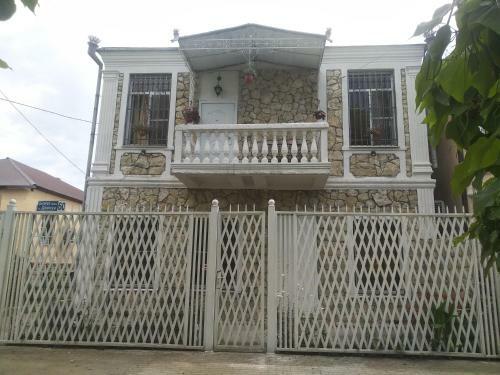 Apartment On Dzhonua Street