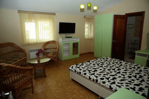 Hostal Mamzyshkha Guest House